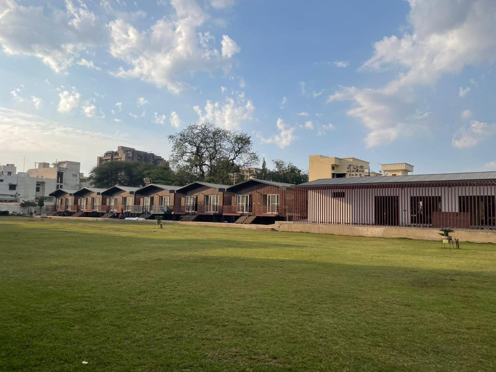 Vrindavan Greens Resort Udaipur Bagian luar foto