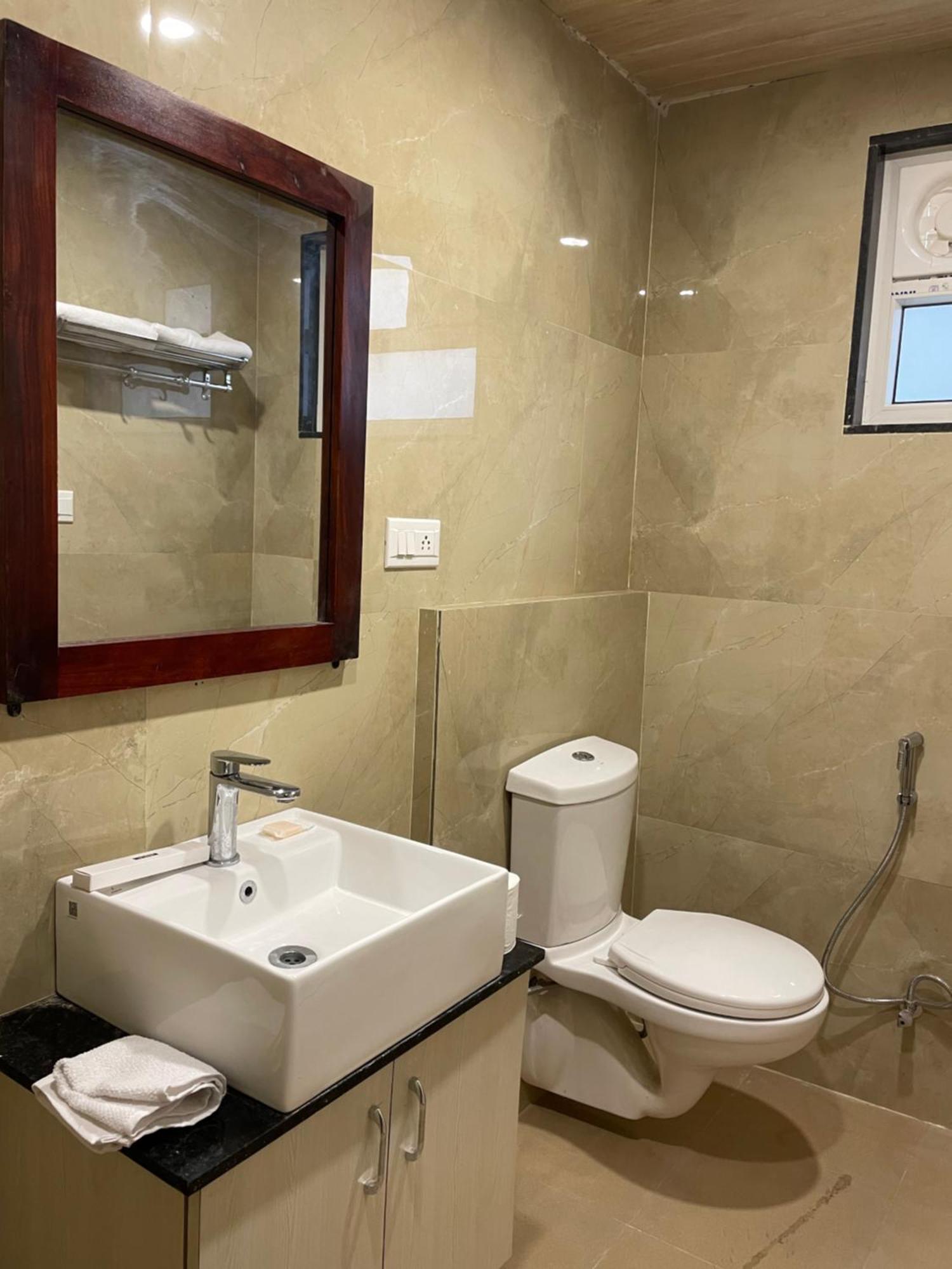 Vrindavan Greens Resort Udaipur Bagian luar foto