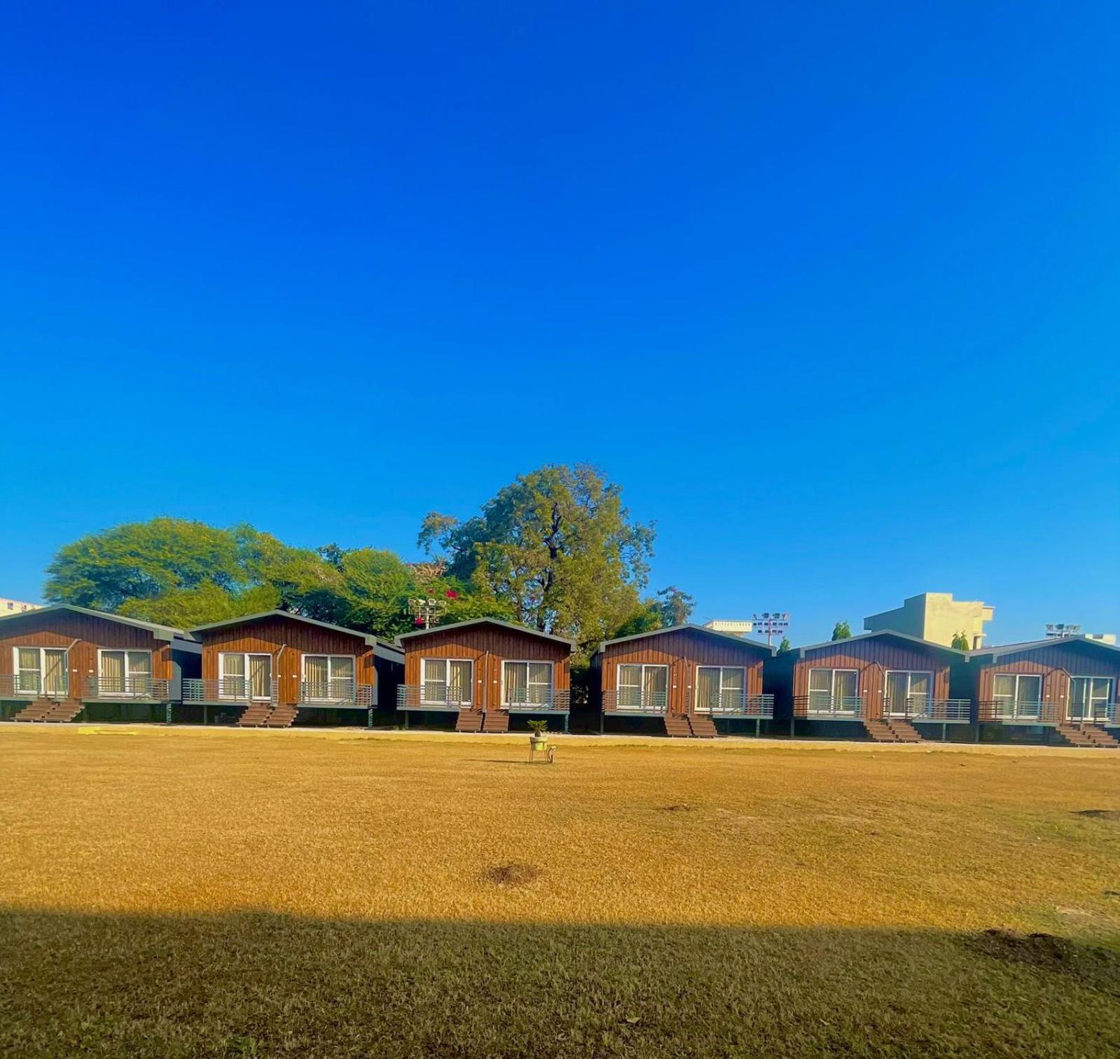 Vrindavan Greens Resort Udaipur Bagian luar foto
