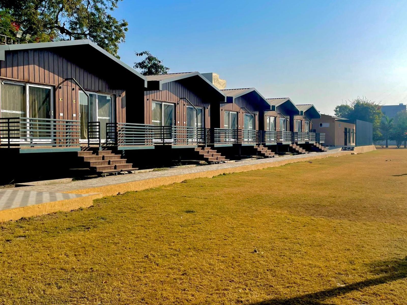 Vrindavan Greens Resort Udaipur Bagian luar foto