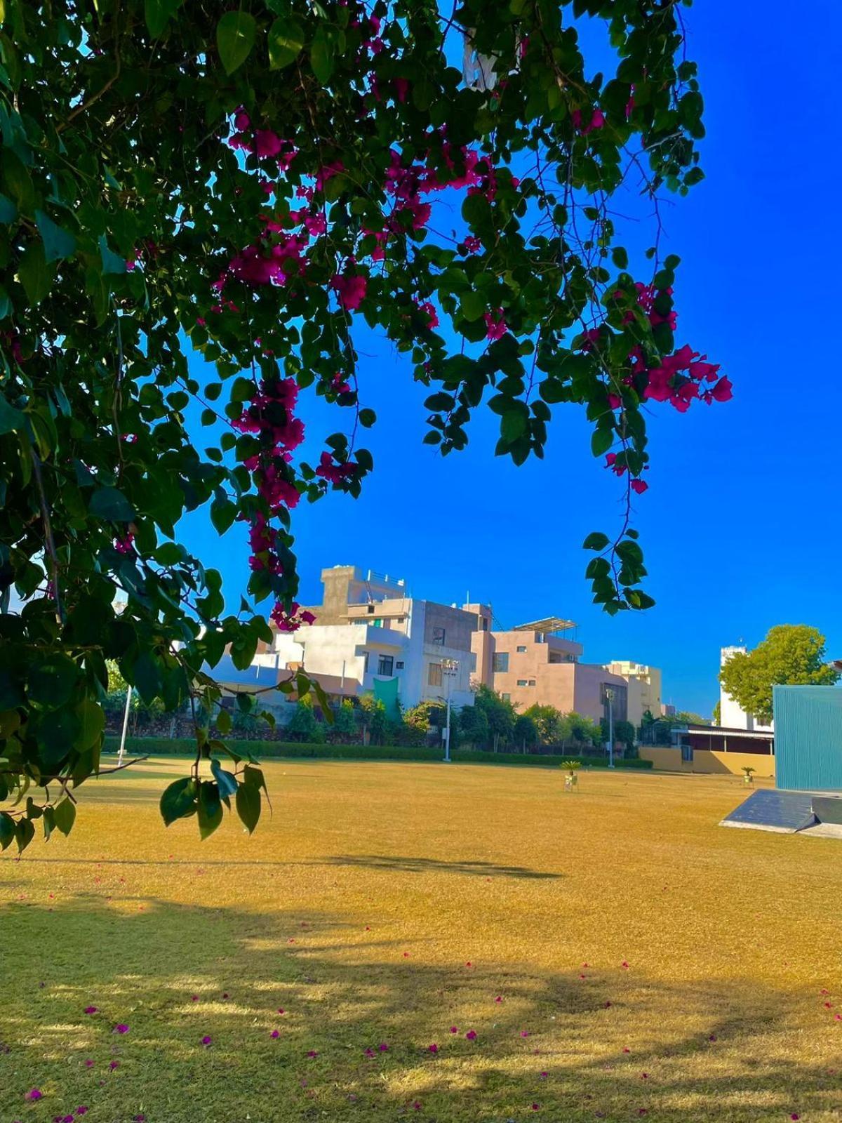 Vrindavan Greens Resort Udaipur Bagian luar foto