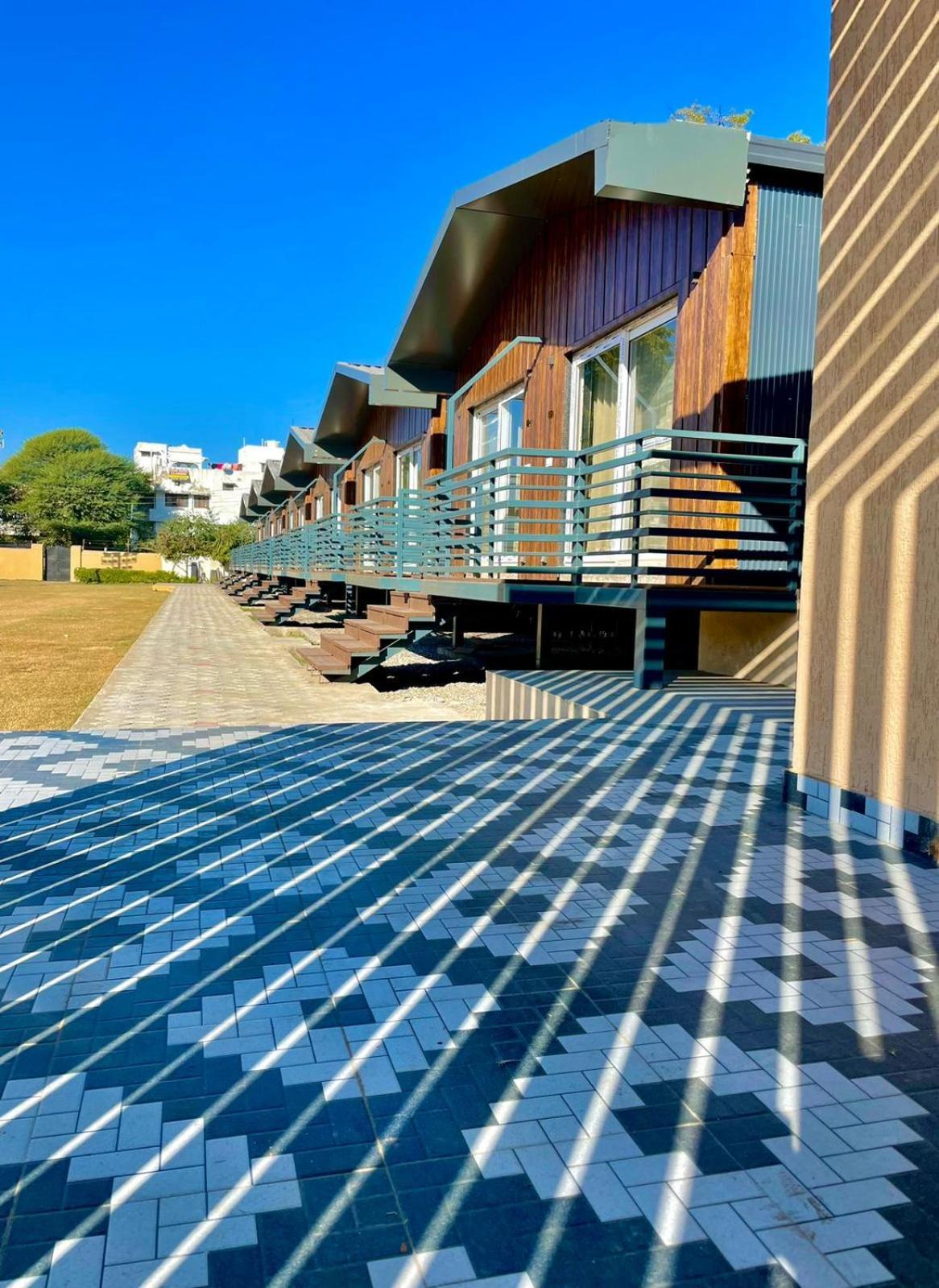 Vrindavan Greens Resort Udaipur Bagian luar foto